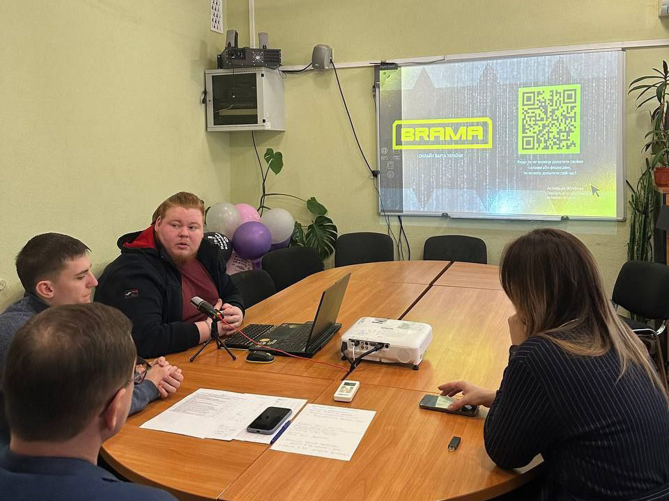 Студенти спеціальності Професійна освіта (Цифрові технології) презентували ключові проекти на нараді з кібербезпеки та медіаграмотності в області