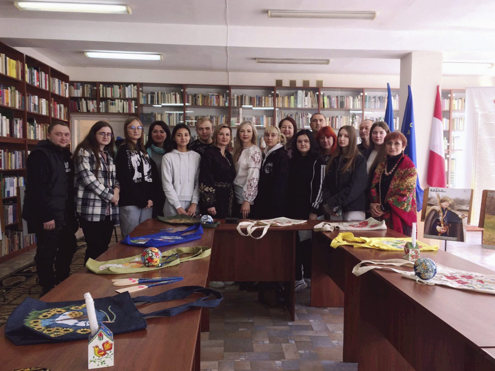 Вітаємо з Днем волонтера!