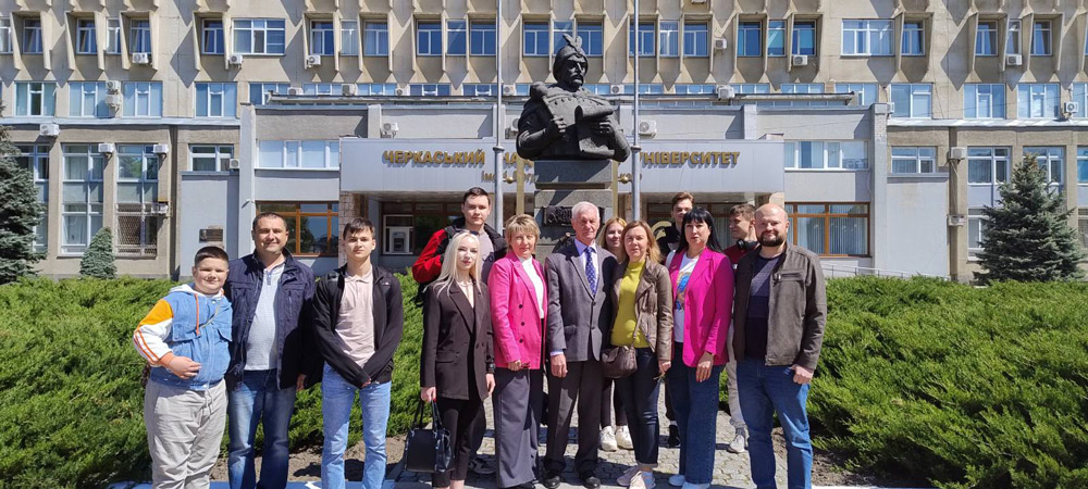 Захоплююча екскурсія до Черкаського національного університету імені Богдана Хмельницького